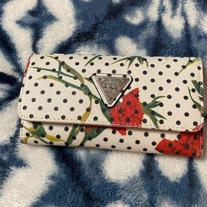 GUESS FLORAL TRIFOLD WALLET